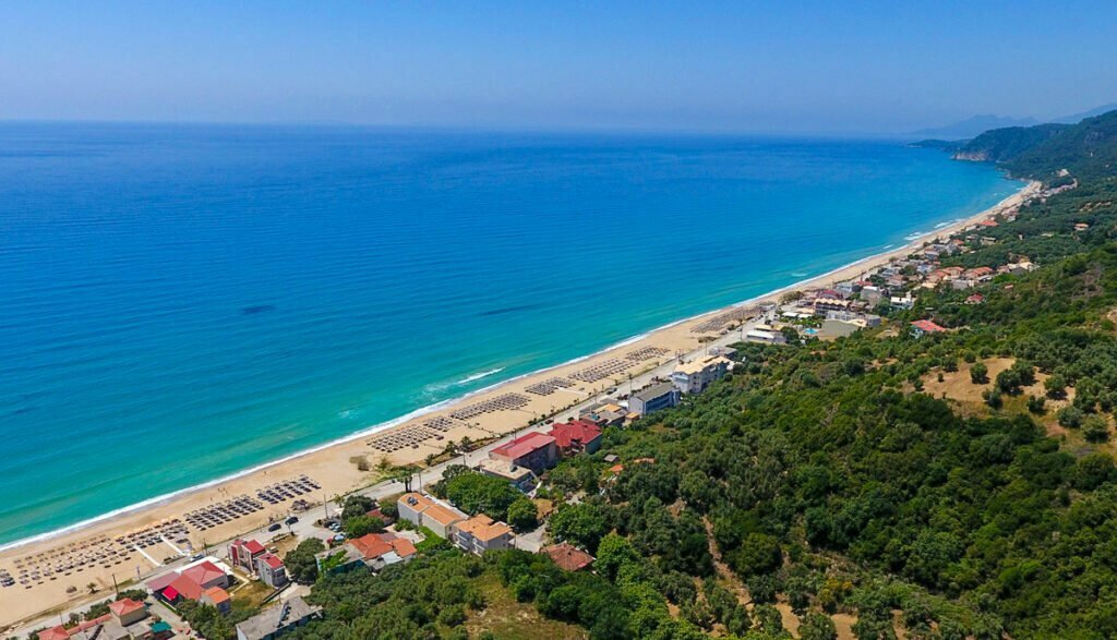 Σύλλογος Επαγγελματιών Τουριστικών Δραστηριοτήτων Βράχου Λούτσας